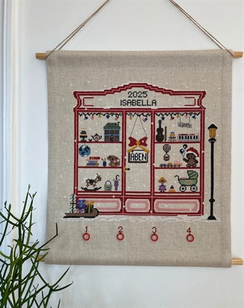 CHRISTMAS TOY STORE ADVENTSKALENDER fra Pomp Stitch